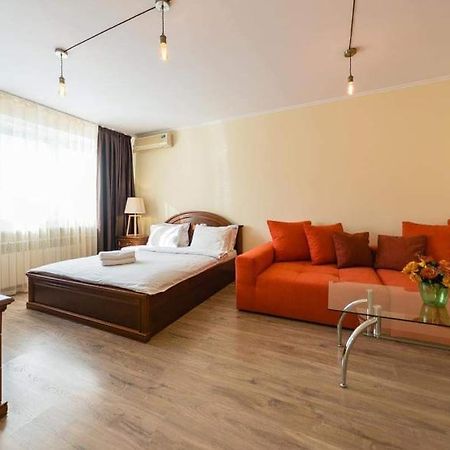 1 Room 65M2 Center Of Obolon Near River Side. Kiev Extérieur photo