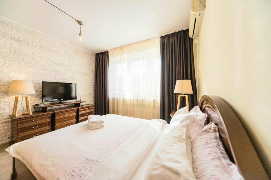 1 Room 65M2 Center Of Obolon Near River Side. Kiev Extérieur photo