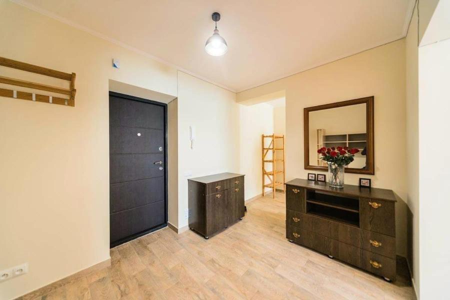 1 Room 65M2 Center Of Obolon Near River Side. Kiev Extérieur photo